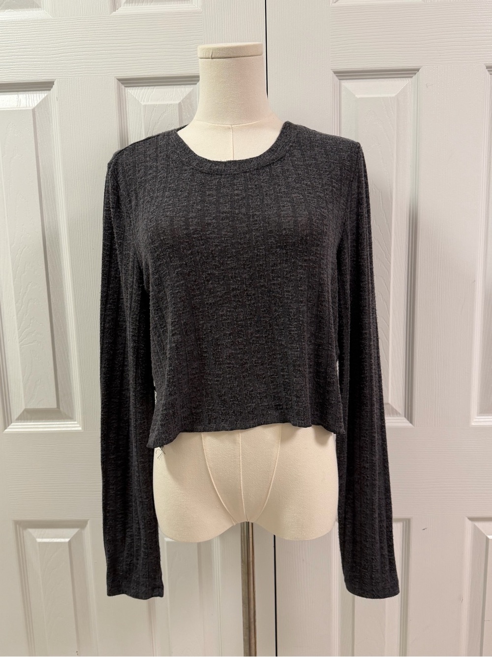 Prince & Fox Gray Textured Long Sleeve Crop Top Size Large